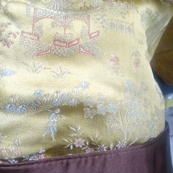 Golden Chinese Silk smoking jacket beautiful embroidery scenes - Picture 5 of 16